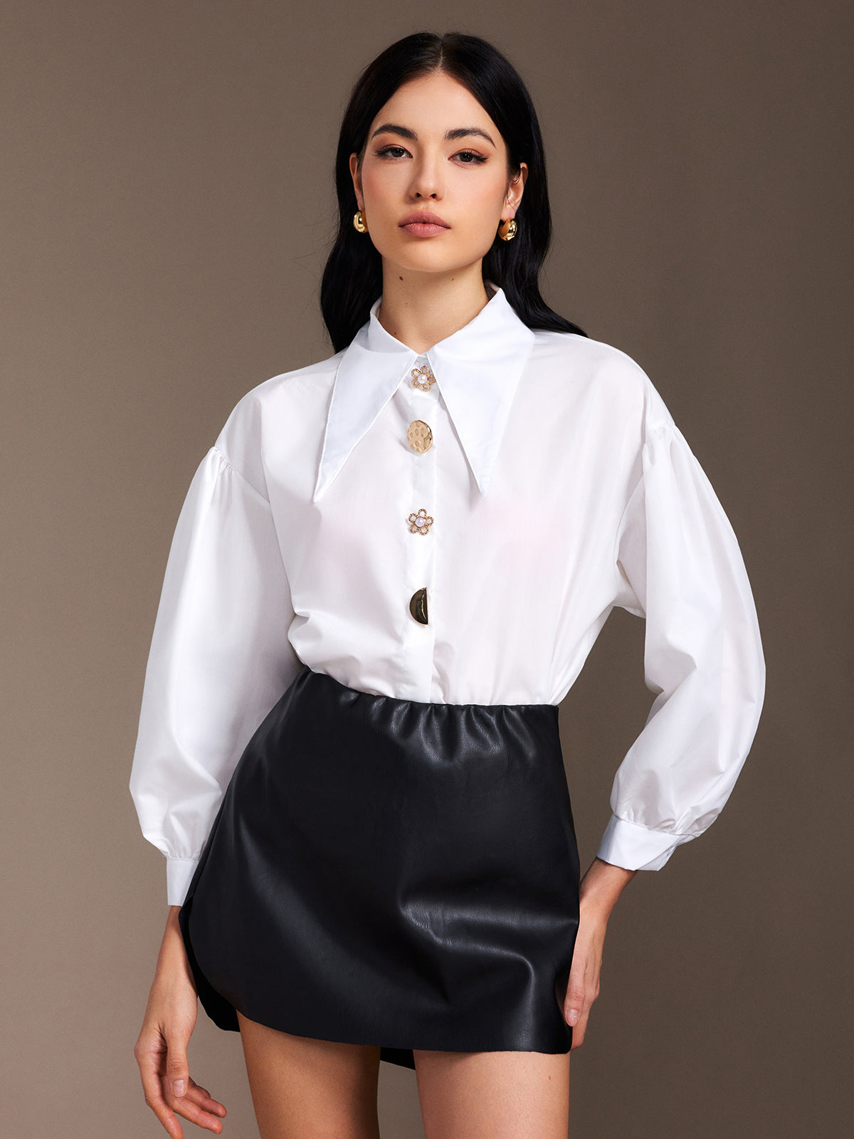 Button-Up Shirt with Lace Collar – Structured Design & Soft Feel