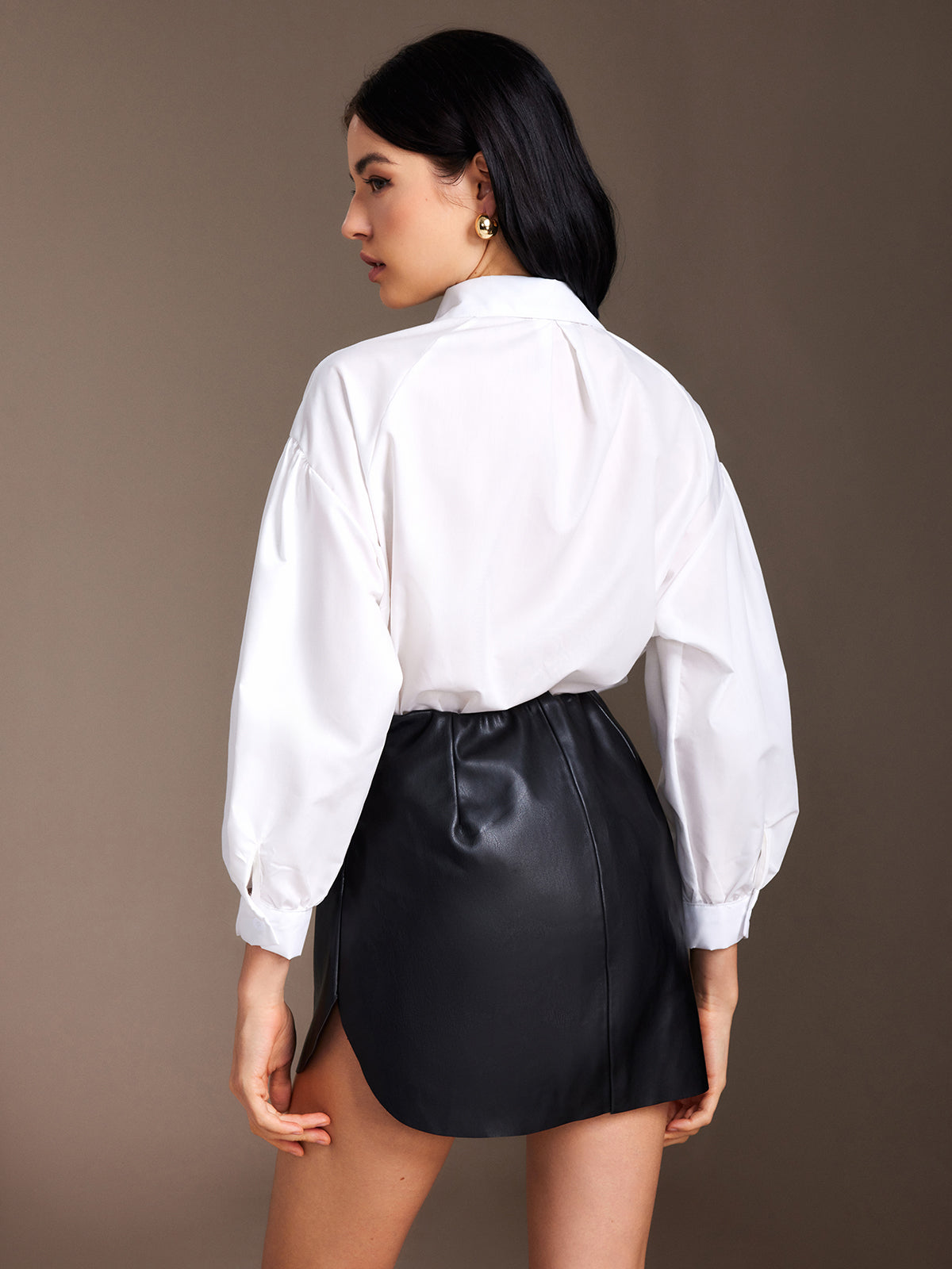 Button-Up Shirt with Lace Collar – Structured Design & Soft Feel