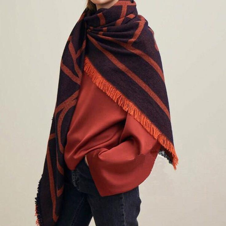 Scarf – Geometric Pattern & Fringed Edges