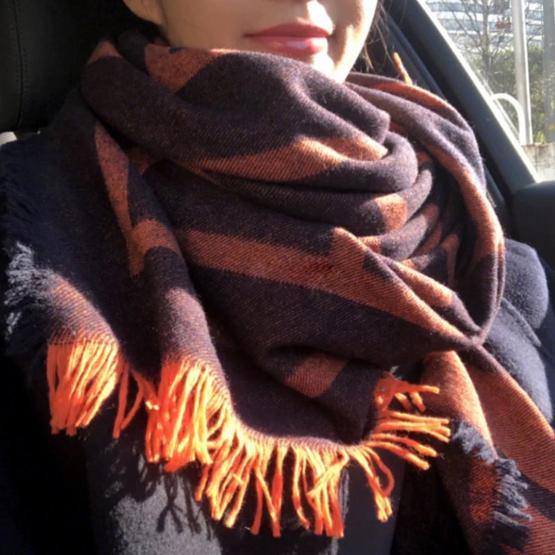 Scarf – Geometric Pattern & Fringed Edges