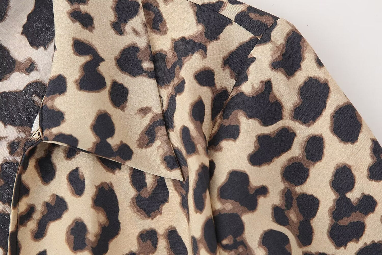 Long-Sleeve Shirt with Leopard Print