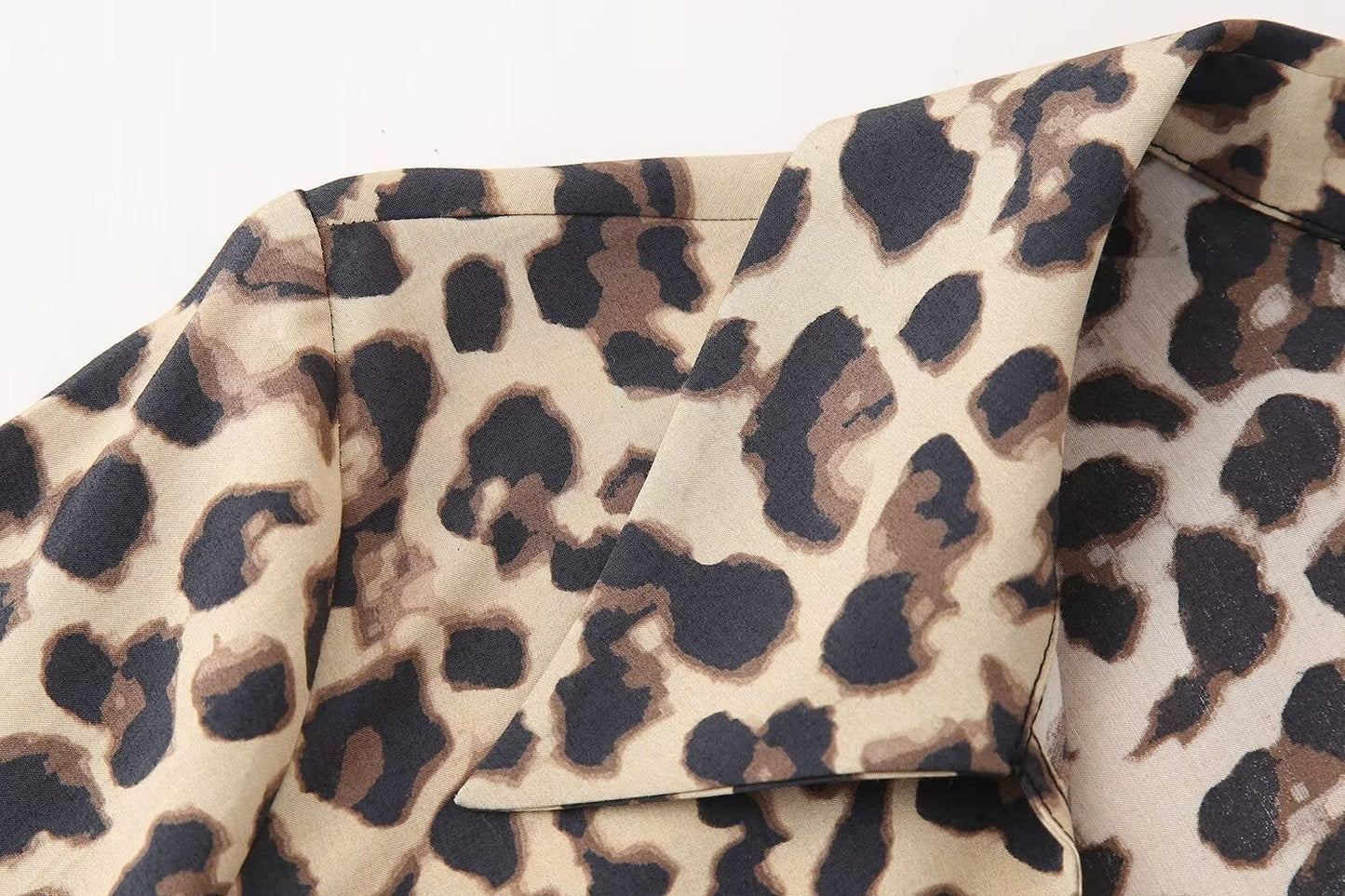 Long-Sleeve Shirt with Leopard Print