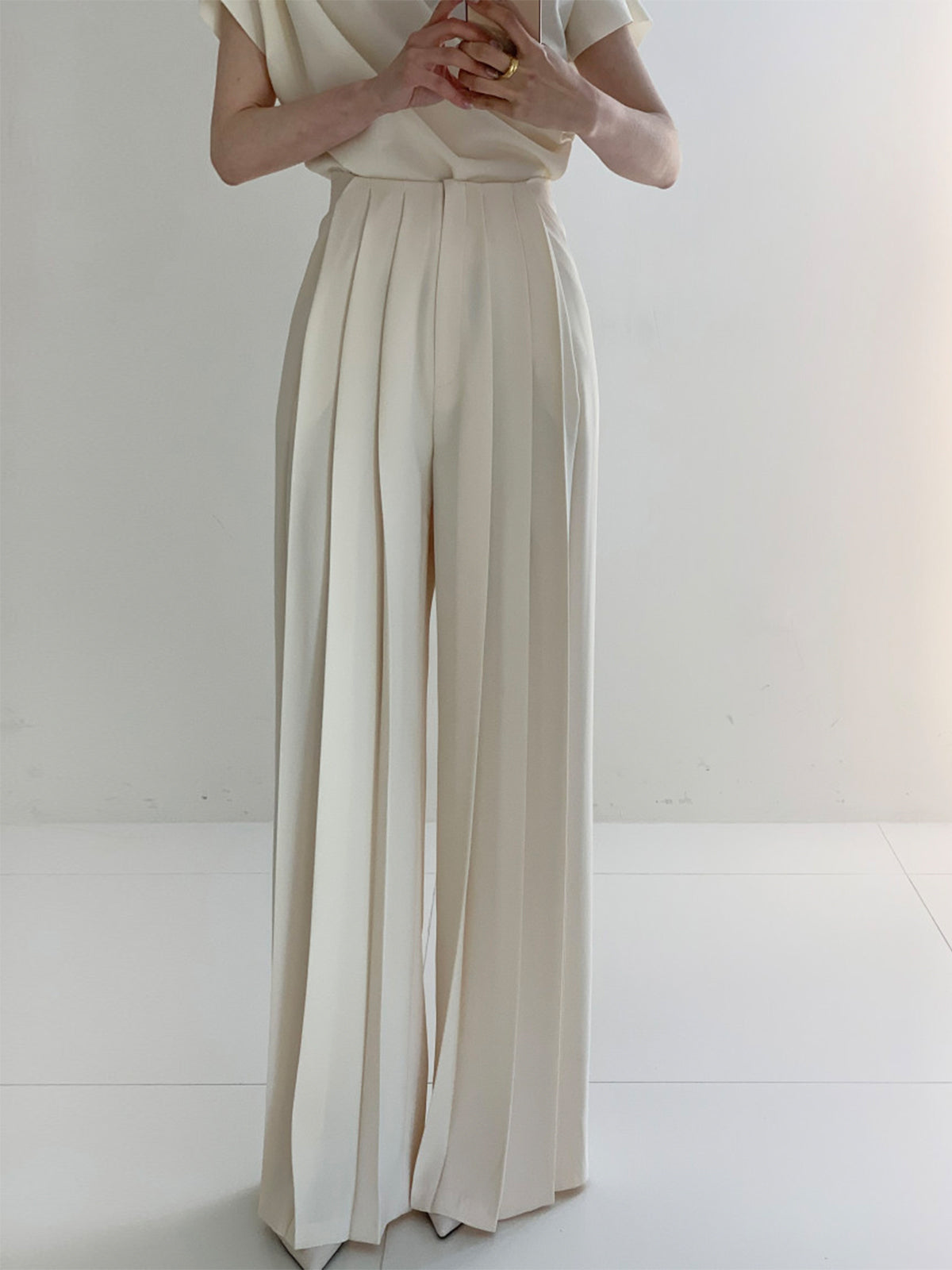 High-Waisted Pleated Pants with Wide Leg