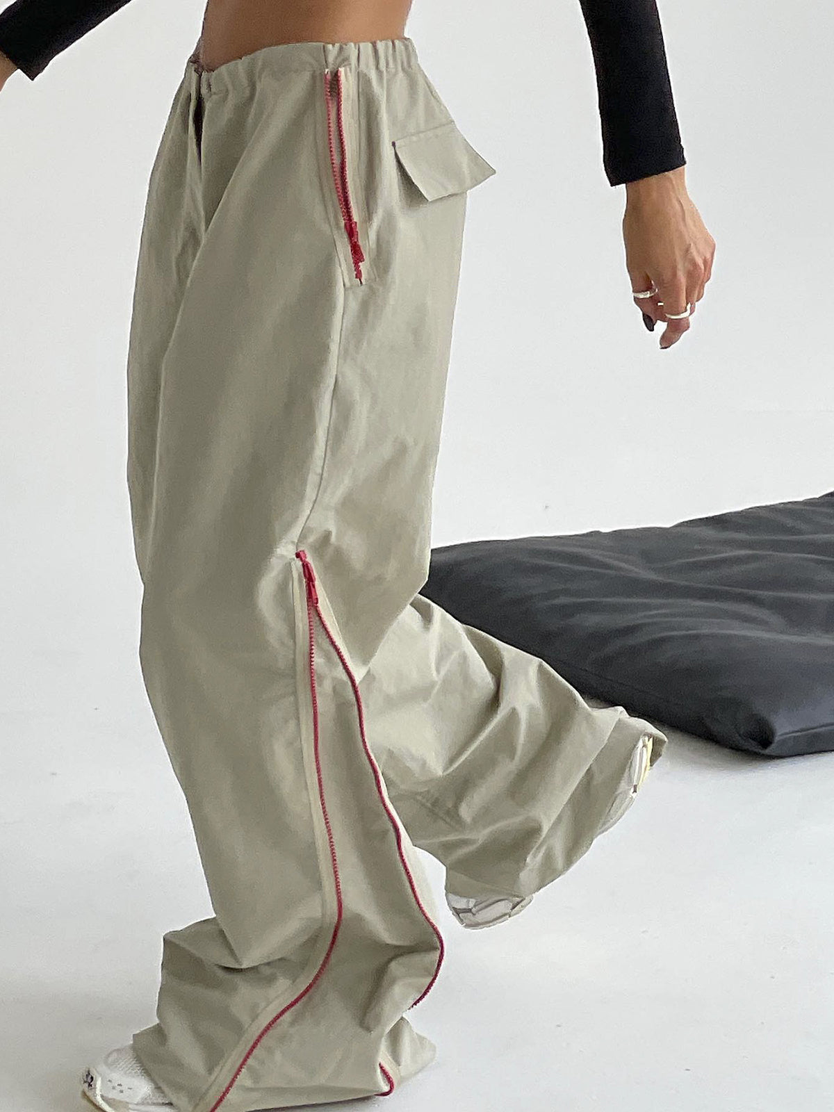 Cargo Pants with Side Zipper – Adjustable Fit & Extra Pockets