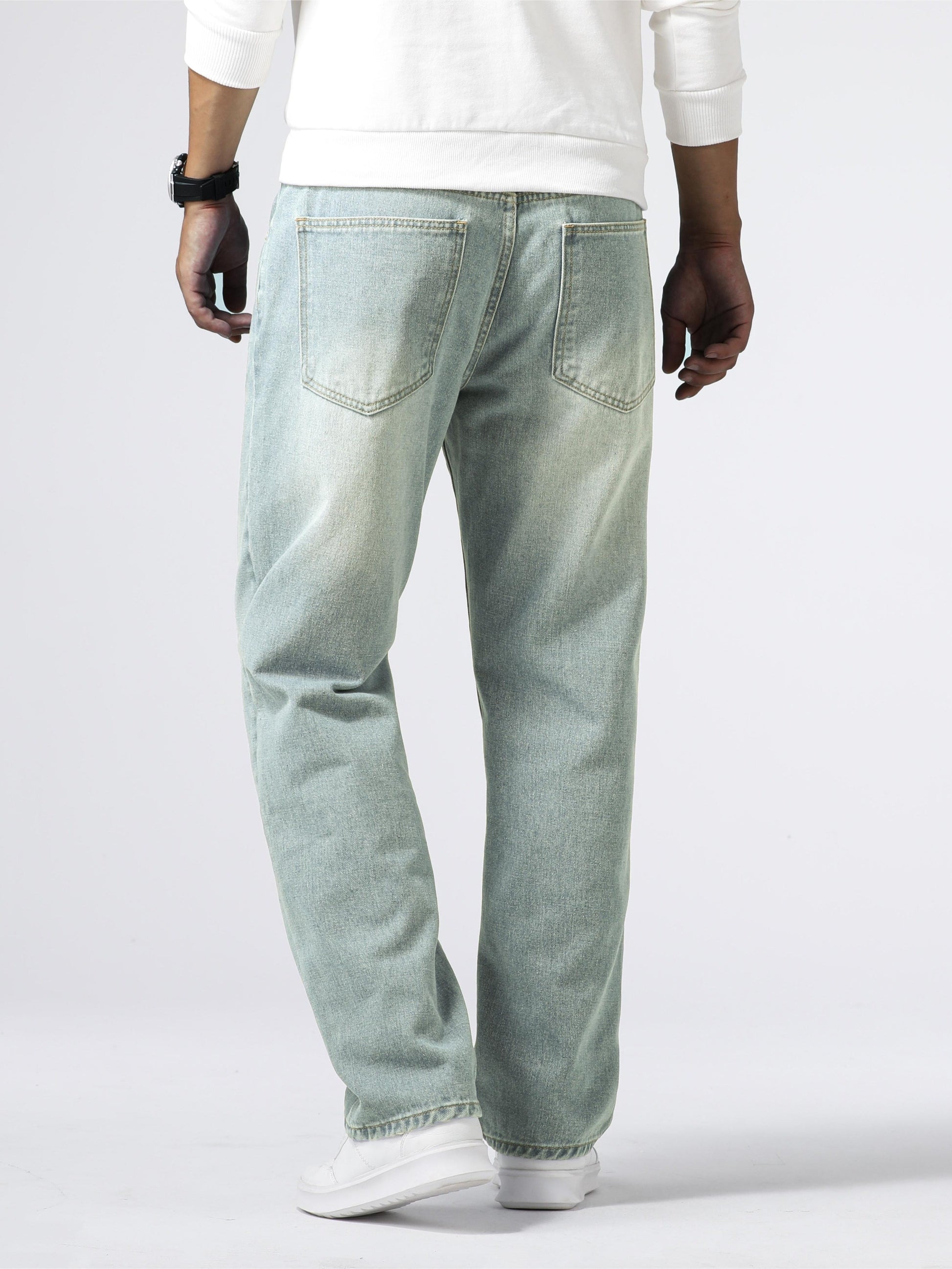 Classic Loose-Fit Jeans – Relaxed Shape & Easy Movement