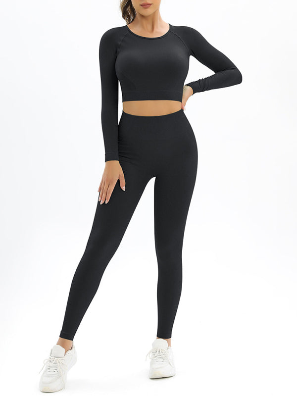 Figure-Hugging Seamless Women's Sports Set with a Stylish Back- Elastic Long Sleeve Design