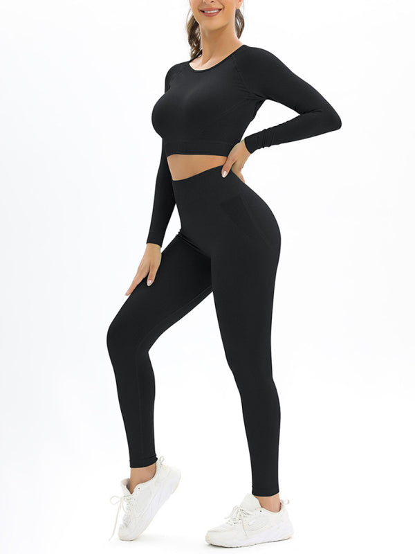 Figure-Hugging Seamless Women's Sports Set with a Stylish Back- Elastic Long Sleeve Design