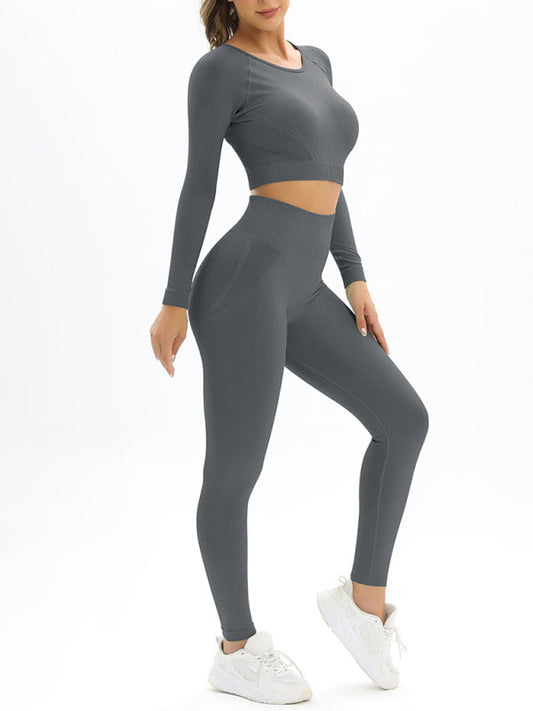 Figure-Hugging Seamless Women's Sports Set with a Stylish Back- Elastic Long Sleeve Design