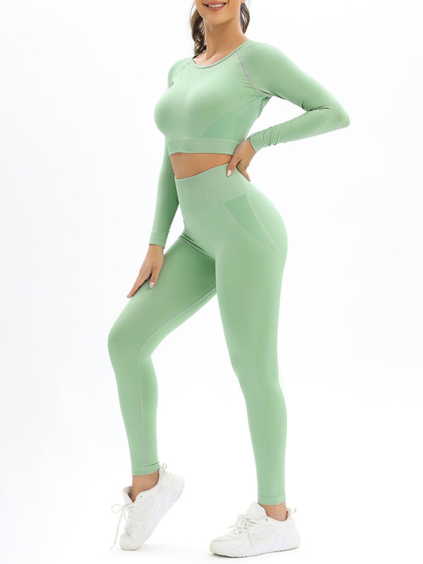 Figure-Hugging Seamless Women's Sports Set with a Stylish Back- Elastic Long Sleeve Design