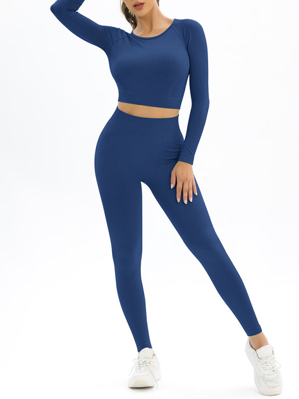 Figure-Hugging Seamless Women's Sports Set with a Stylish Back- Elastic Long Sleeve Design